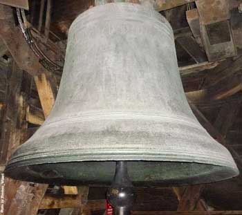 La campana mayor de la catedral de Notre Dame, en París, es llamada Emmanuel