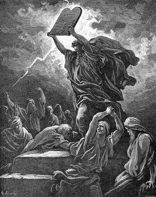 Moisés baja del monte con las Tablas de la Ley