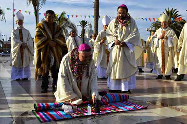 Obispos chilenos participando de rito pagano en 2016: Revolución en la Iglesia católica
